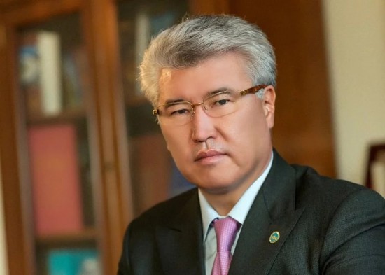 لاتىن ءالىپبيىنىڭ قاي نۇسقاسىن دۇرىس دەپ ەسەپتەيدى؟