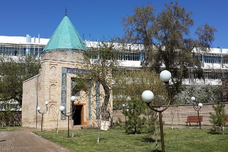 نۇرسۇلتان نازارباەۆ «تولە بي كەسەنەسى» ساۋلەت كەشەنىنە باردى