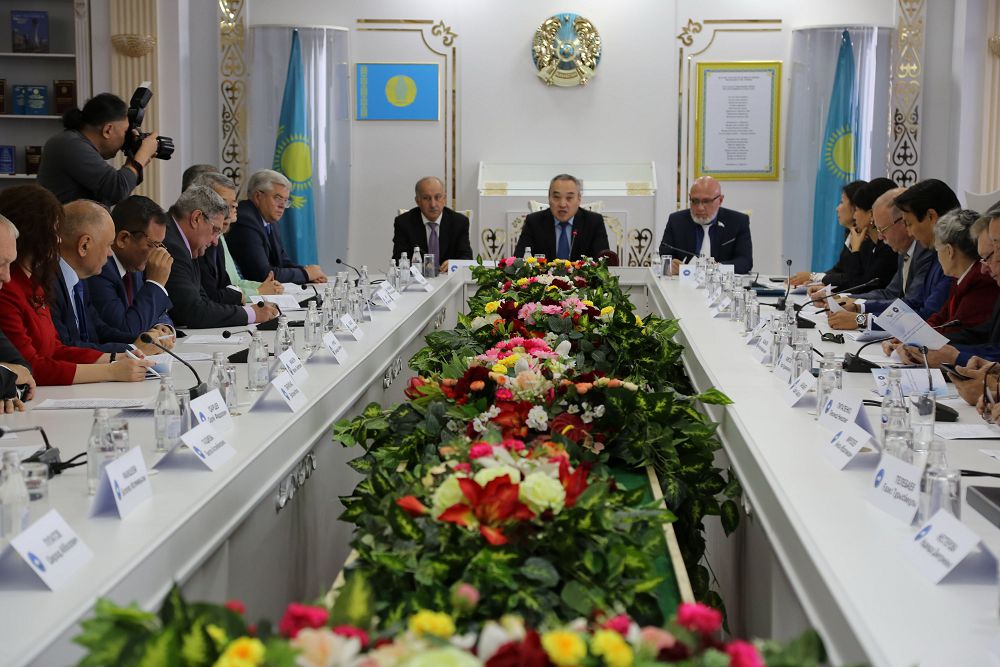 لاتىن ءارپى – بولاشاقتىڭ باعدارى
