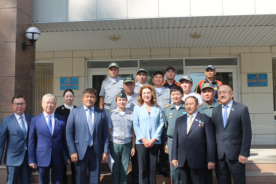 سەناتورلار جاياۋ اسكەرلەر ينستيتۋتىندا جانە شەكارا قىزمەتىنىڭ اكادەمياسىندا بولدى