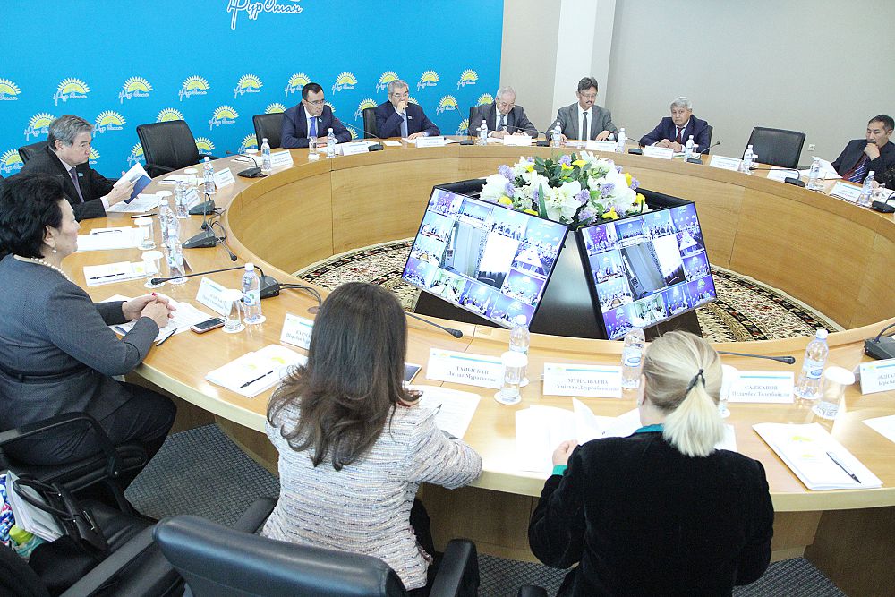 ميراس» رەسپۋبليكالىق كەڭەسىنىڭ كەزەكتى وتىرىسى ءوتتى