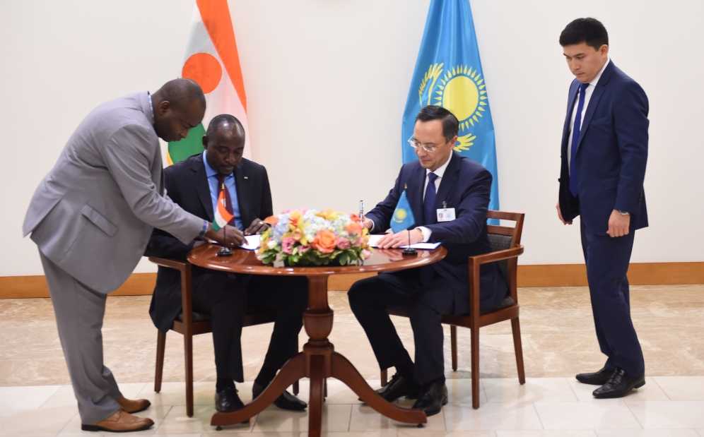 قازاقستان نيگەرمەن ديپلوماتيالىق قاتىناس ورناتتى