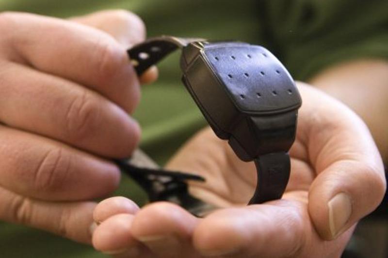 جازاعا كەسىلگەن 6 مىڭ ادامعا ەلەكتروندى بىلەزىك تاعىلادى - قر ءىىم