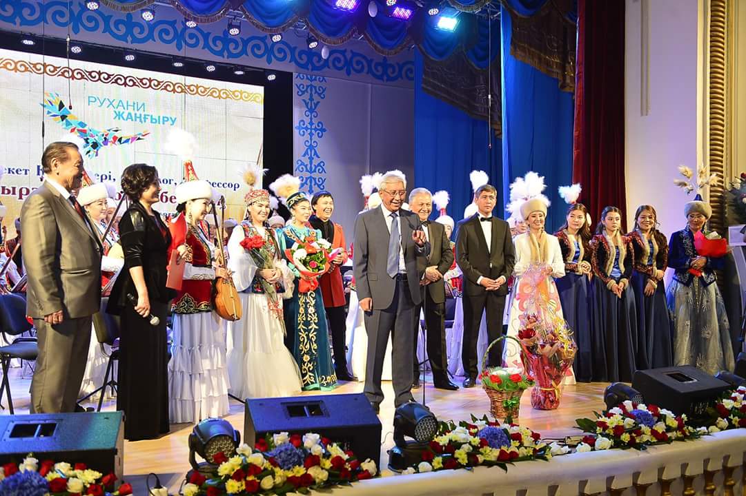 اتىراۋدا مىرزاتاي جولداسبەكوۆتىڭ شىعارماشىلىق كەشى ءوتتى