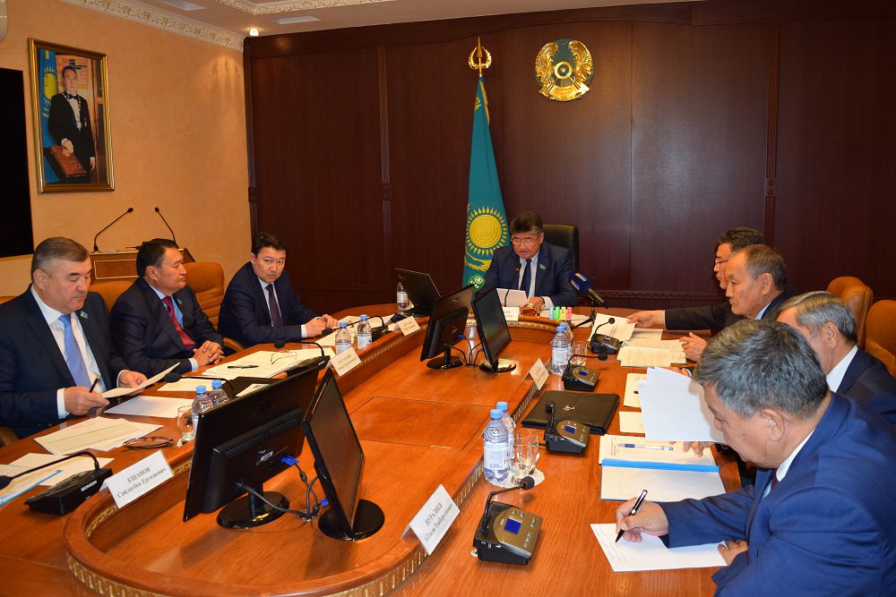 سەناتورلار اگرارلىق سالا ماسەلەلەرىن تالقىلادى