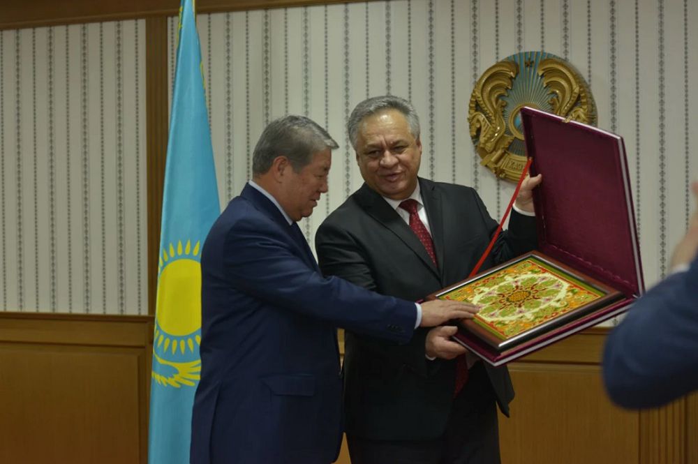 ەكسپو-2017 قوناقتارىنىڭ لەبىزى توپتاسقان كىتاپ جارىققا شىقتى