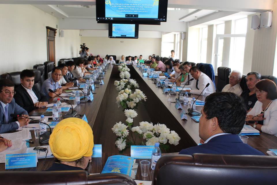 ەلىمىزدەگى ۇكىمەتتىك ەمەس ۇيىم وكىلدەرى لاتىن قارپىنە كوشۋدى قولدايدى