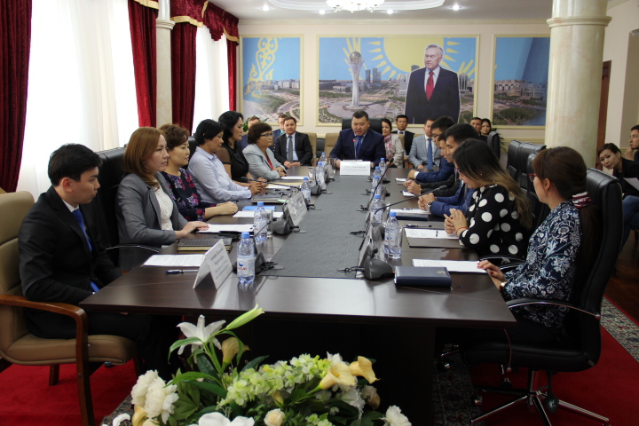 استانادا «مەملەكەتتىك ءتىل – رۋحاني جاڭعىرۋ ءتىلى» اتتى جيىن ءوتتى