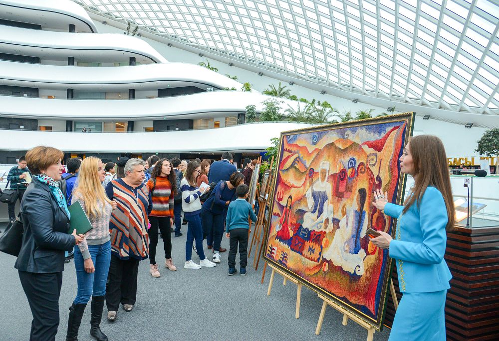 استانادا «دالا اۋەنى» اتتى كورمە ءوتىپ جاتىر