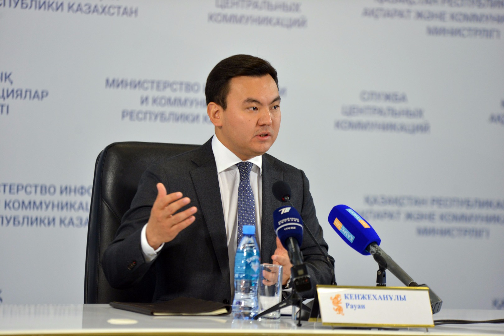 قازاق ءتىلىنىڭ 15 تومدىق تۇسىندىرمە سوزدىگى دىبىستالادى