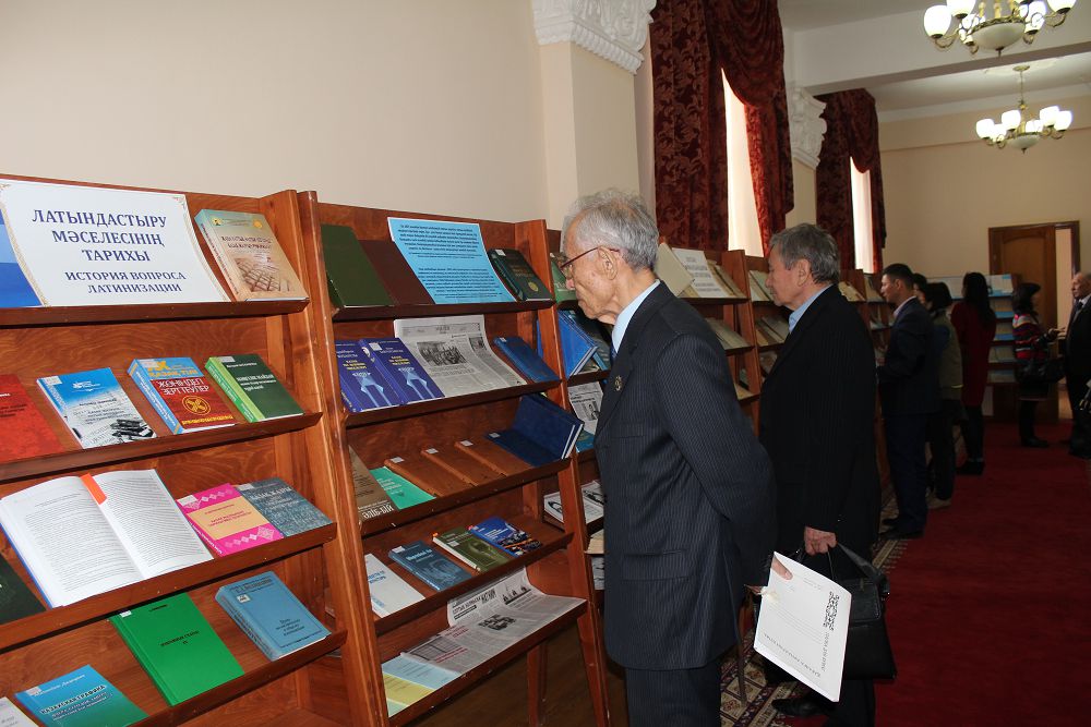 لاتىن ءالىپبيى – رۋحاني جاڭعىرۋدىڭ نەگىزى