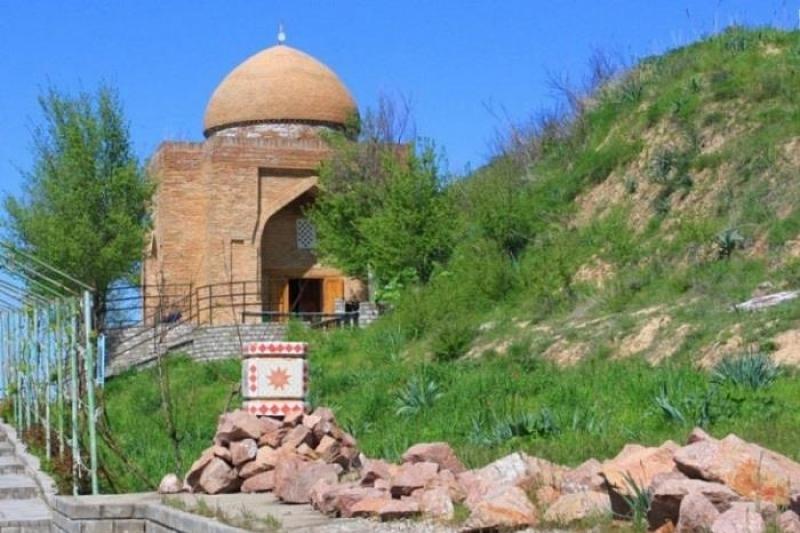 وقو-دا ستۋدەنتتەر جاز ايلارىندا كيەلى جەرلەرگە ساياحات جاسايدى