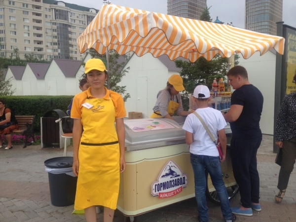 استانادا جىل سوڭىنا دەيىن كوشە ساۋداگەرلەرىنىڭ بارلىعى بىرىڭعاي فورما كيەدى