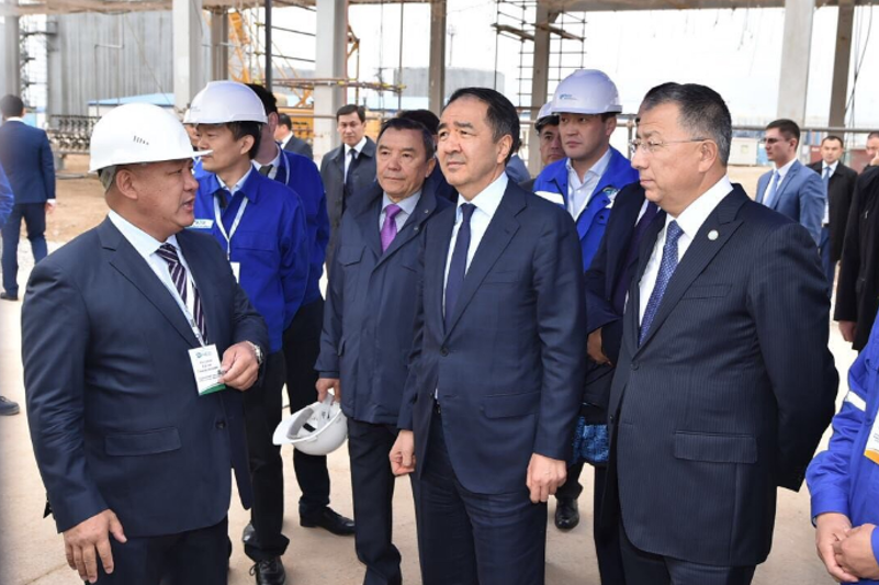 ساعىنتاەۆ شىمكەنت مۇناي-وڭدەۋ زاۋىتىندا بولدى