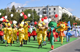 شىمكەنتتىكتەر قالا كۇنى مەرەكەسىن اتاپ وتۋدە