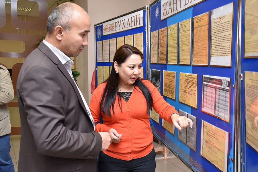 «بولاشاق» اكادەمياسى كونە قۇجاتتار كورمەسىن وتكىزدى