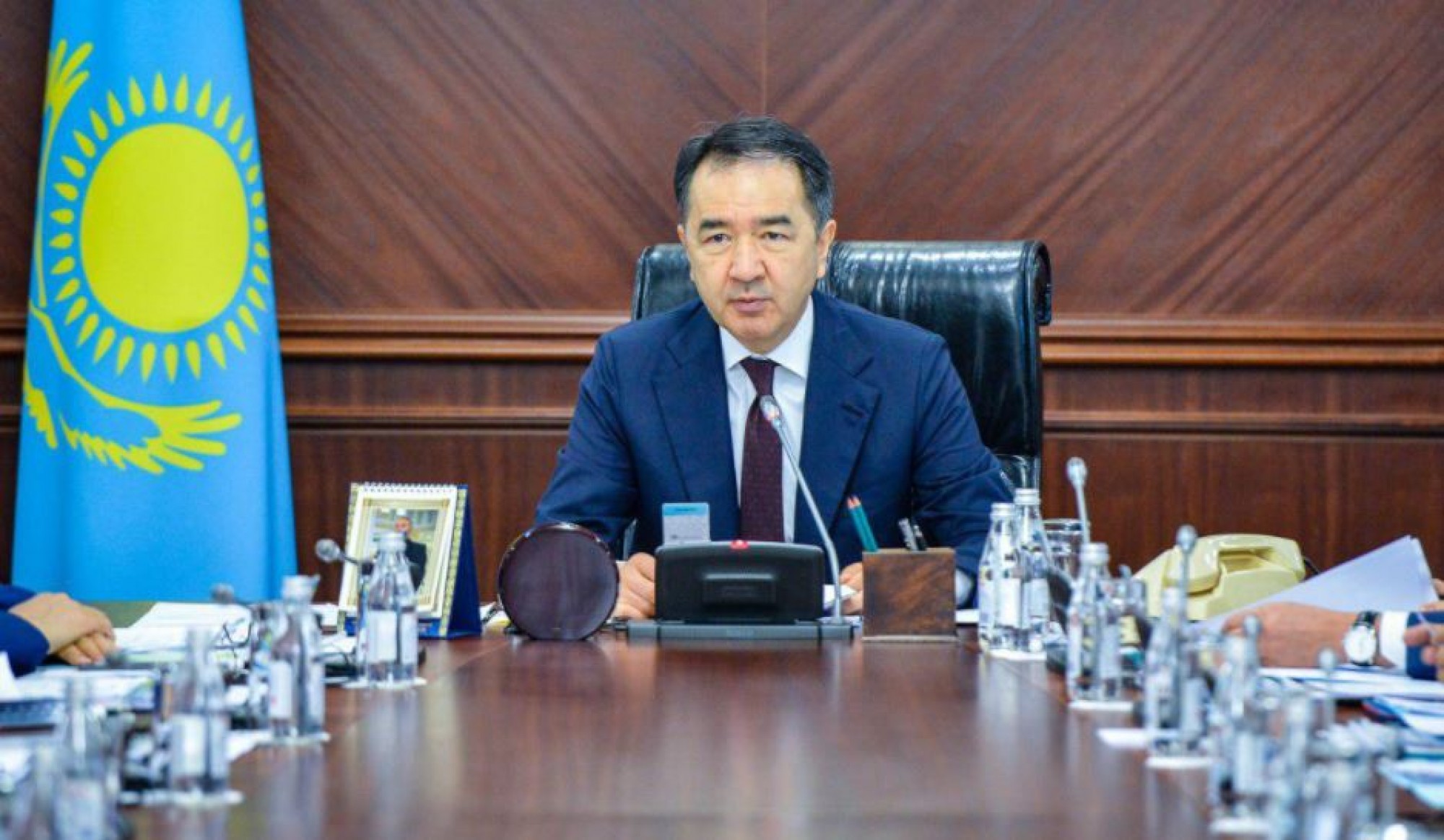 بوزىمباەۆ بەنزيننىڭ قىمباتتاۋ سەبەبىن ءتۇسىندىردى