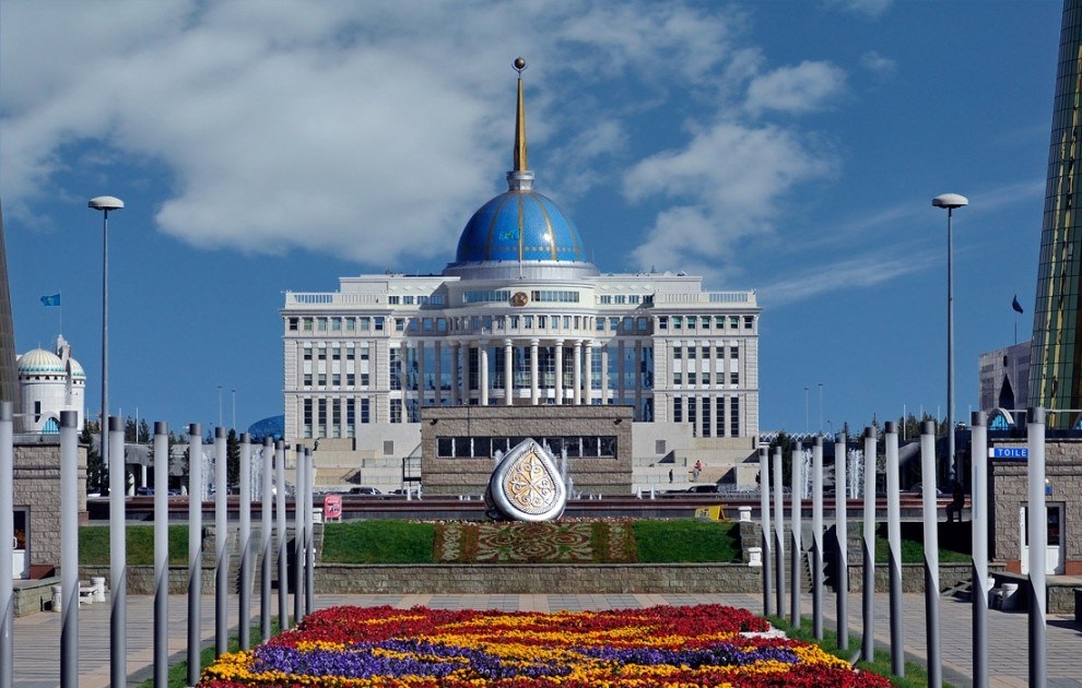 ەلباسىنىڭ ديپلوماتيالىق جانە قىزمەتتىك پاسپورتتاردىڭ قولدانىسى تۋرالى جارلىعى شىقتى