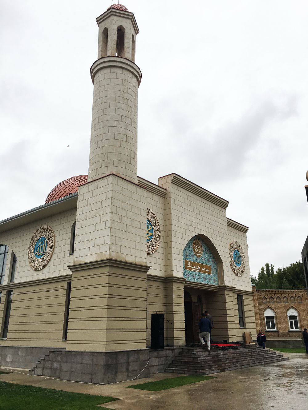 سۋرەتشى اۋىلىنا مەشىت سالىپ بەردى
