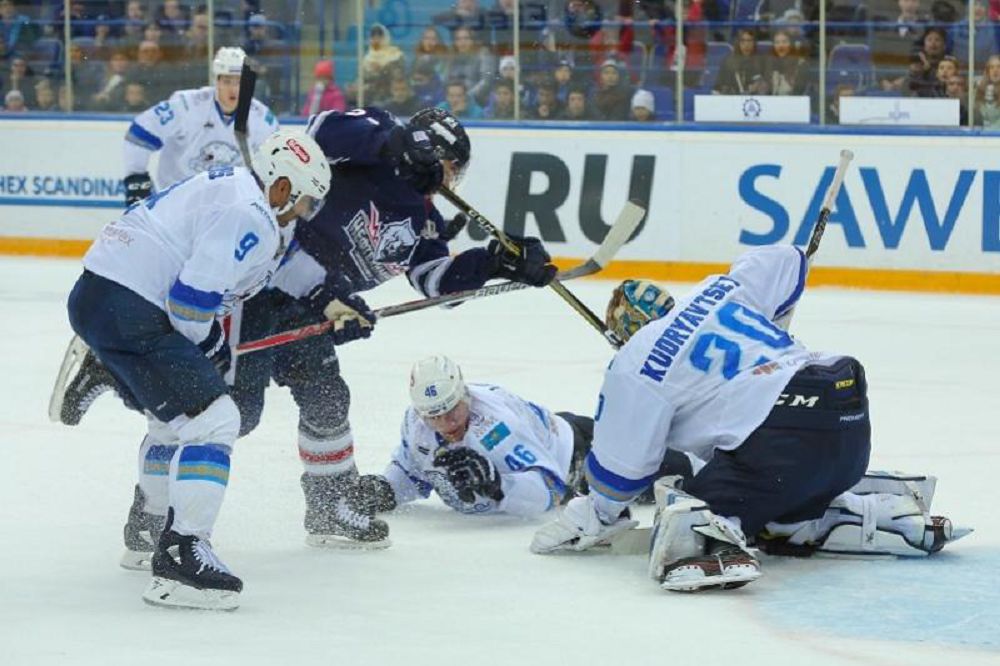 بۇرىنعى باپكەرىنىڭ كومانداسىنان باسىم ءتۇستى
