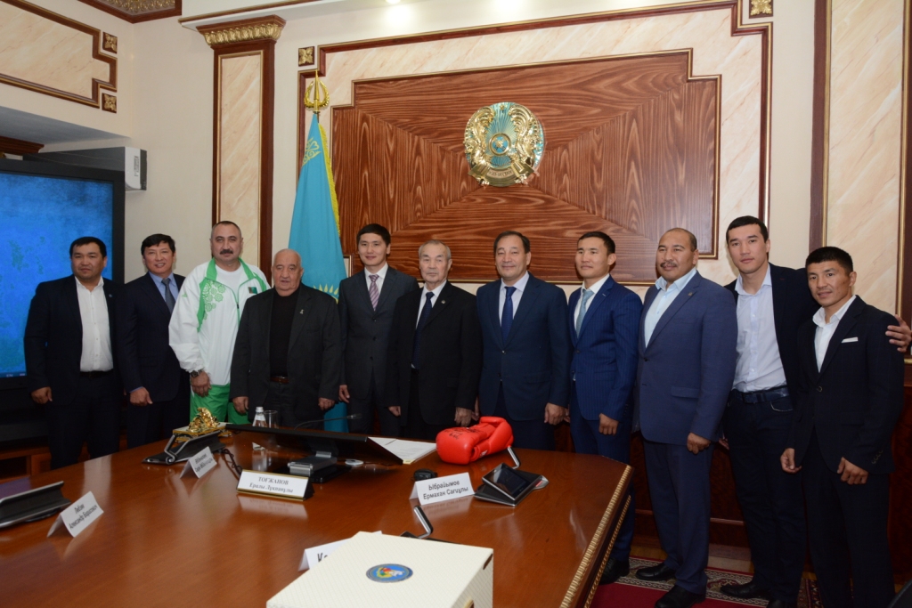 چەمپيوندار ماڭعىستاۋ وبلىسى اكىمىنە بىلعارى قولعاپ سىيلادى