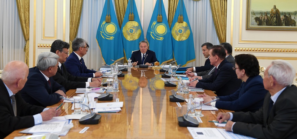 نازارباەۆقا لاتىن ءالىپبيىنىڭ جوباسى تانىستىرىلدى