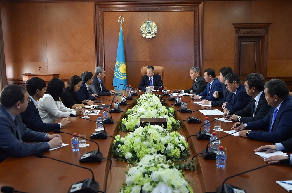 وقو اكىمى «Phoenix Global» كومپانياسىنىڭ وكىلدەرىمەن كەزدەستى

