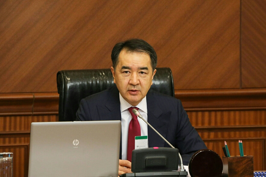 پرەمەر-مينيستر اۋەتاسىمالداۋشىلارعا تالاپتى كۇشەيتۋدى تاپسىردى