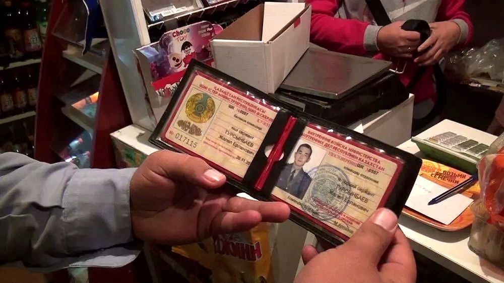 وڭتۇستىكتە جالعان پوليتسەي قىلمىس ۇستىندە قولعا ءتۇستى