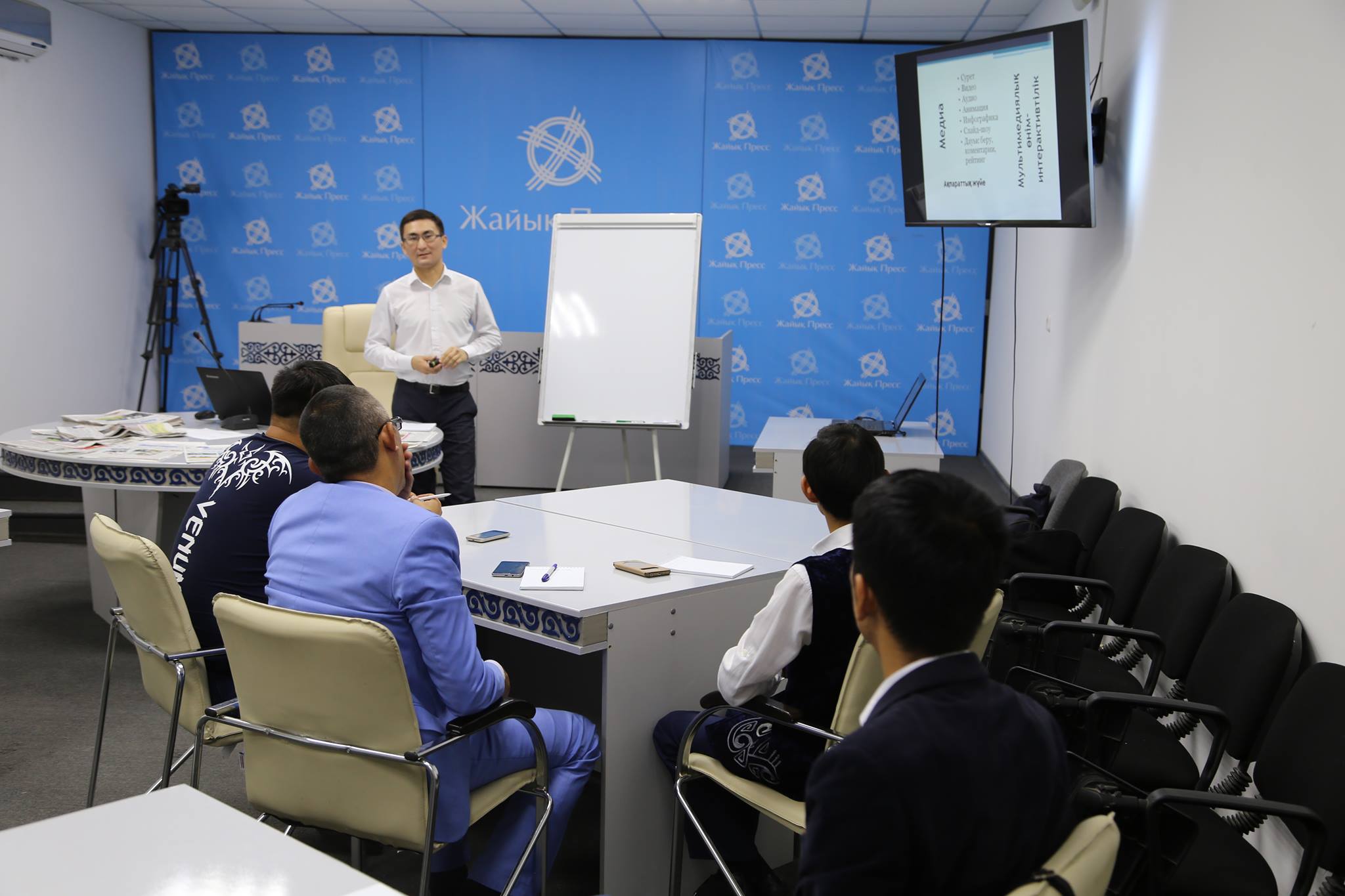 باتىس قازاقستان تىلشىلەرى ءبىلىم جەتىلدىرەدى