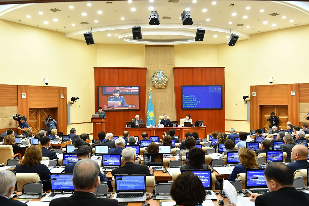 ماجىلىستە اسكەريلەردىڭ باسپانا ماسەلەسىن جاقسارتۋ ماقساتىنداعى زاڭ جوباسى ماقۇلداندى