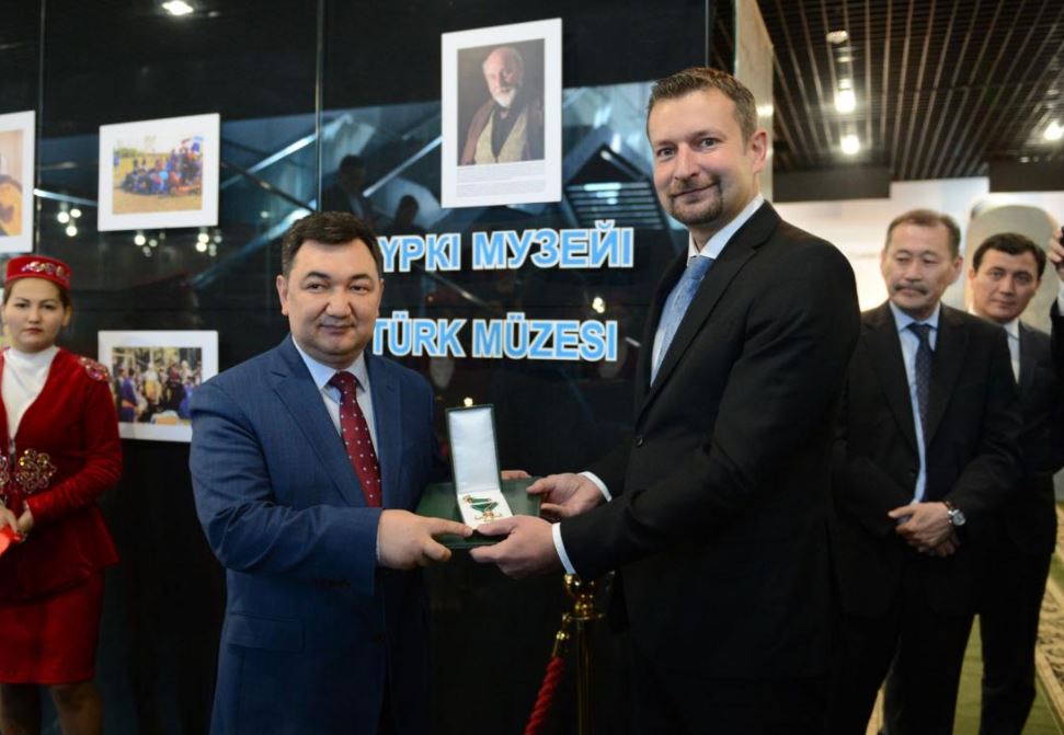 ۆەنگريا ەلشىسى تۇركى اكادەمياسى باسشىسىنا وردەن تابىس ەتتى