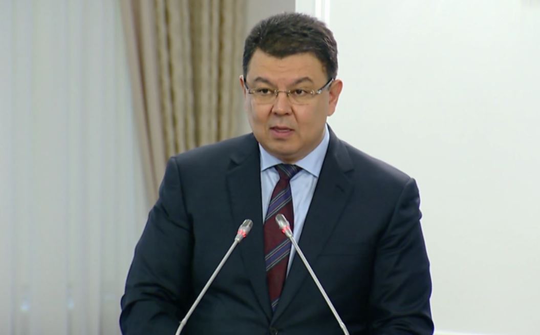 قازاقستاندا 13 كۇنگە جەتەتىن اي-92 بەنزينى بار – بوزىمباەۆ