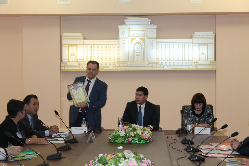 الماتىدا ورتالىق عىلىمي كىتاپحانادا حالىقارالىق كونفەرەنتسيا باستالدى