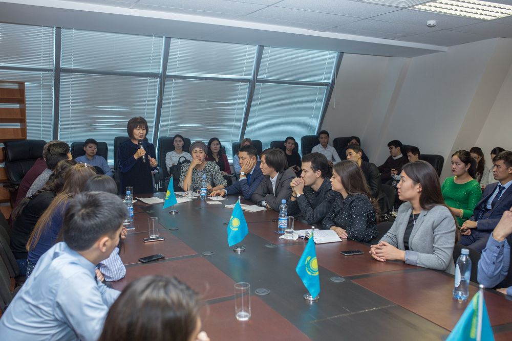 قازاق ۇلتتىق ونەر ۋنيۆەرسيتەتىندە لاتىن ءالىپبيى تالقىلاندى