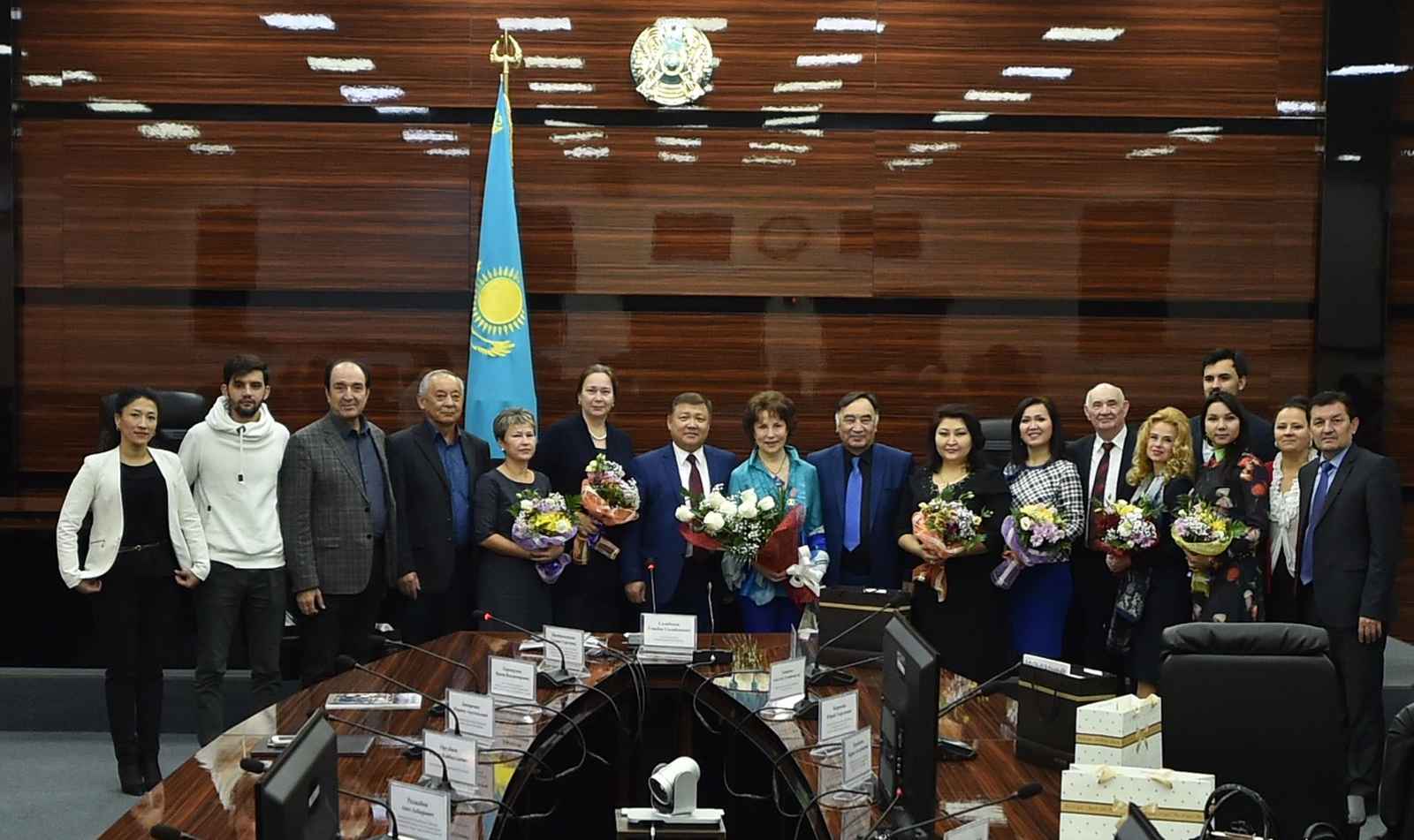 قازاق رومانسياداسىنا 20 جىل