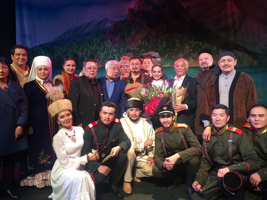 لوندون تورىندەگى قالامگەر تويى 