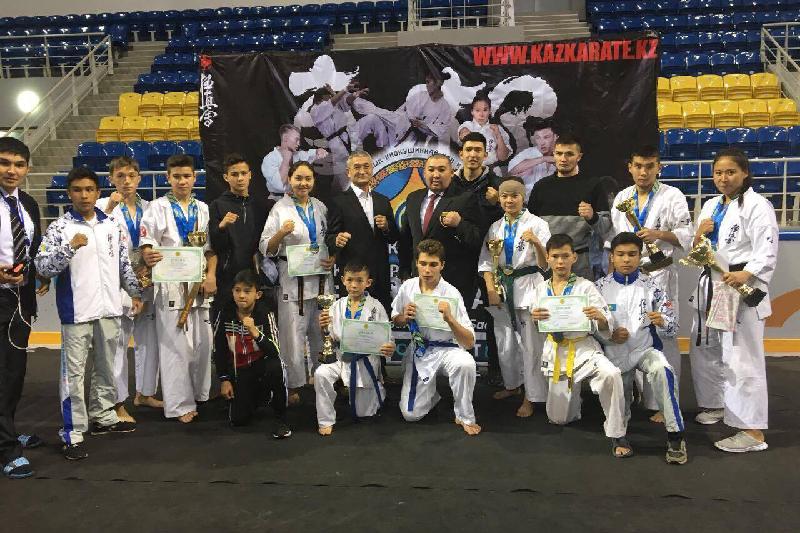 كوكشەتاۋلىق كاراتەشىلەر ەل چەمپيوناتىندا 12 مەدال جەڭىپ الدى