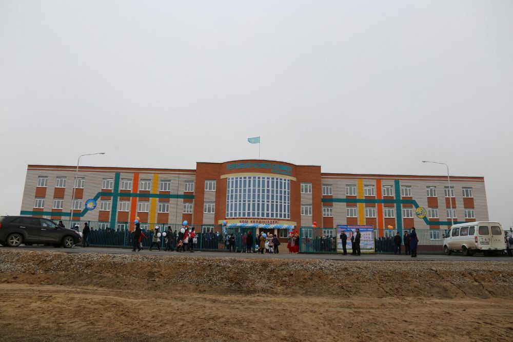 اقتوبە وبلىسىندا ءۇش اۋىسىمداعى مەكتەپ جاڭا عيماراتقا كوشتى
