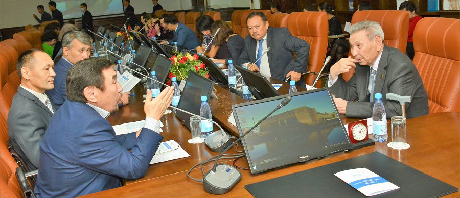 ەۋرازيا ۇلتتىق ۋنيۆەرسيتەتىندە لاتىن الىپبيىنە كوشۋ ءىسى تالقىلاندى