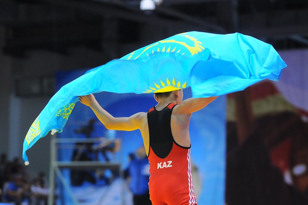 قازاقستان الەمنىڭ ۇزدىك سپورت دەرجاۆالارىمەن تەڭەسپەك
