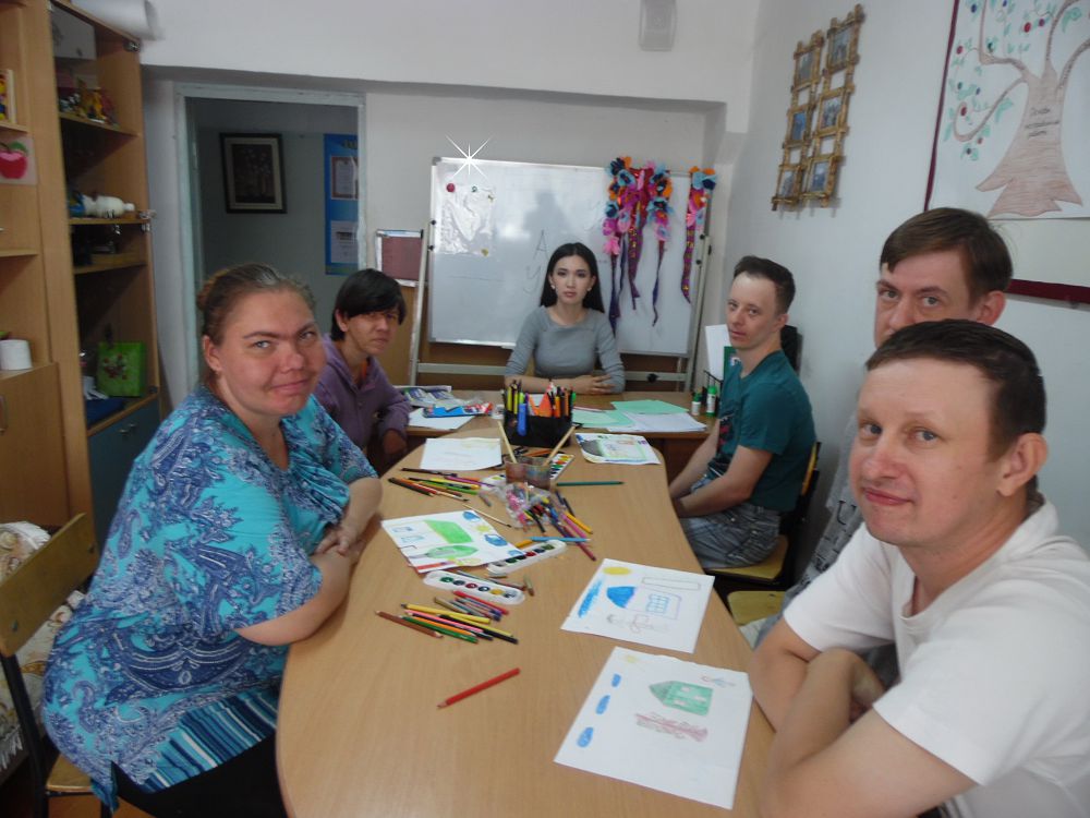 مۇگەدەك بالالارعا كىم كومەكتەسەدى؟