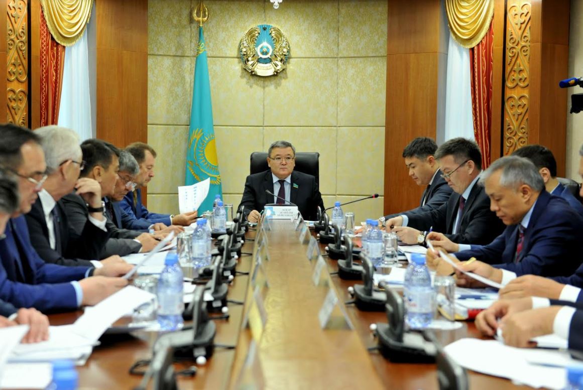 سەناتورلار ەكسپورت ساياساتىنىڭ كەلەشەگىن تالقىلادى