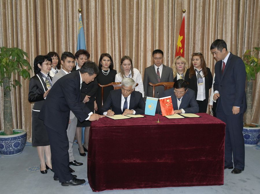 قازاقستان مەن قىتاي ۇلتتىق كىتاپحانالارى تاجىريبە الماستى