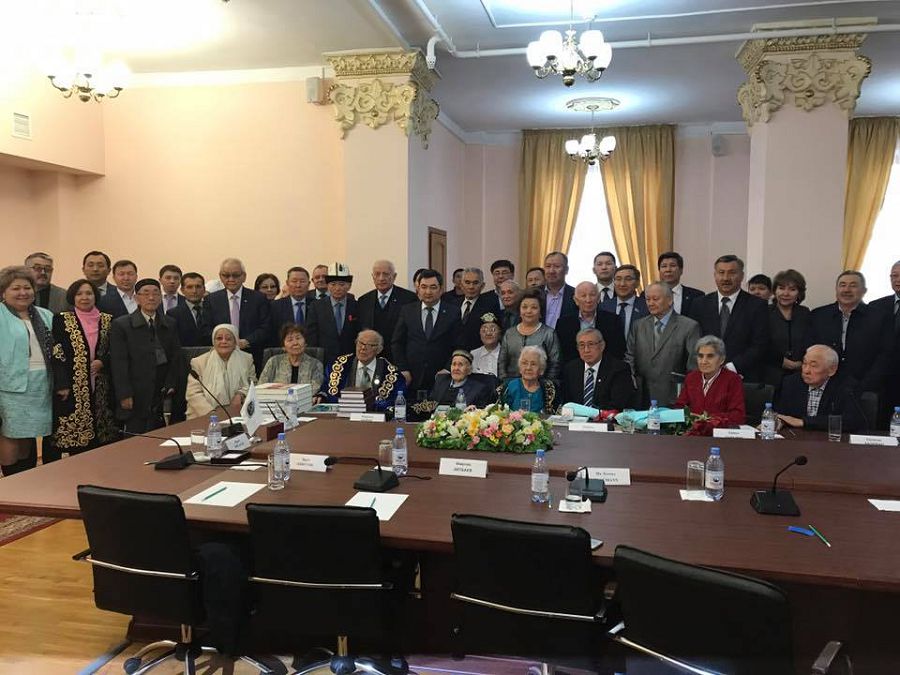 اكادەميكتەر ەلباسى جارلىعىن قولدادى