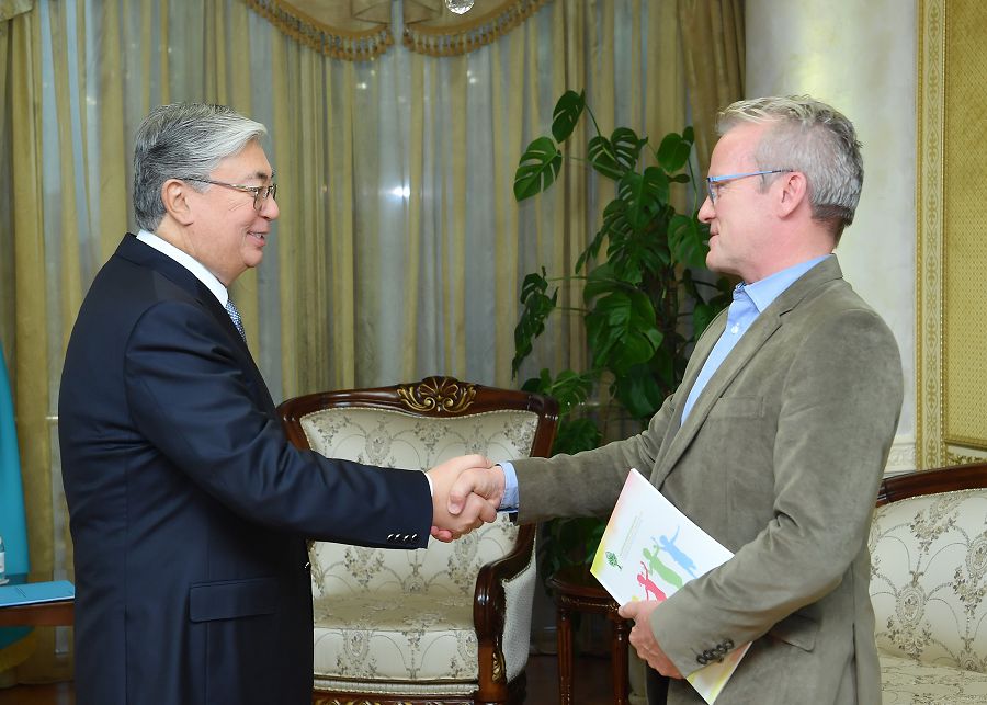 توقاەۆ فين ساراپشىسى پاسي سالبەرگپەن كەزدەستى