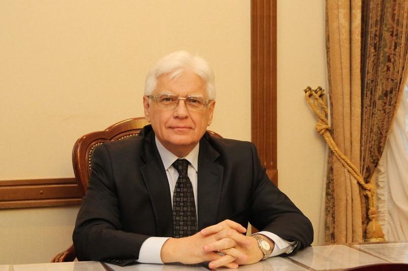 رەسەي ەلشىسى: قازاقستاننىڭ لاتىن الىپبيىنە كوشۋىنە قۇرمەتپەن قارايمىز