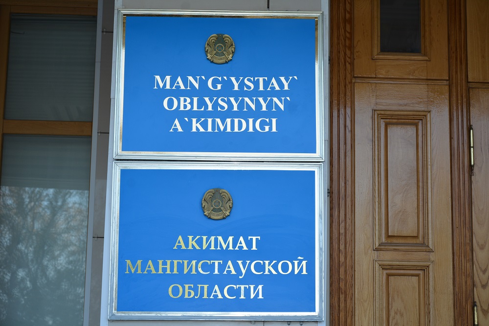 ماڭعىستاۋدا مەكەمەلەردىڭ اتاۋى جازىلعان ماڭدايشالار لاتىن الىپبيىنە كوشىرىلدى