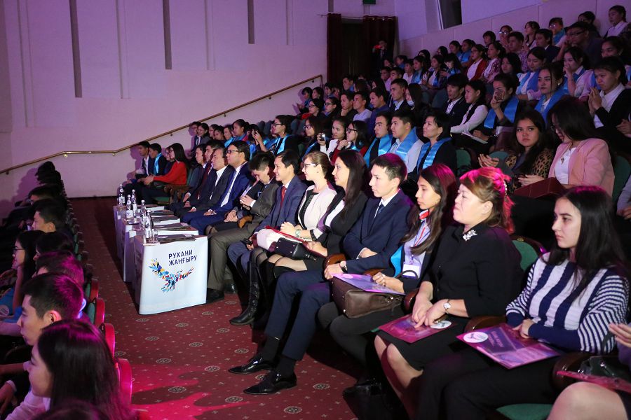 جايىق جاستارى جالىنداپ تۇر