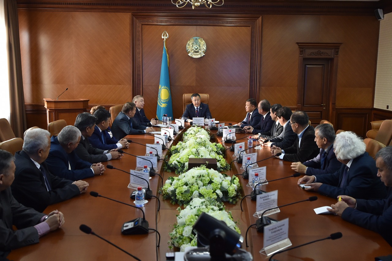 وقو اكىمى حالىقارالىق عىلىمي كونفەرەنتسياعا كەلگەن عالىمدارمەن كەزدەستى